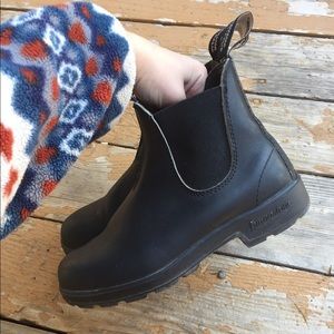 Black leather Blundstone's